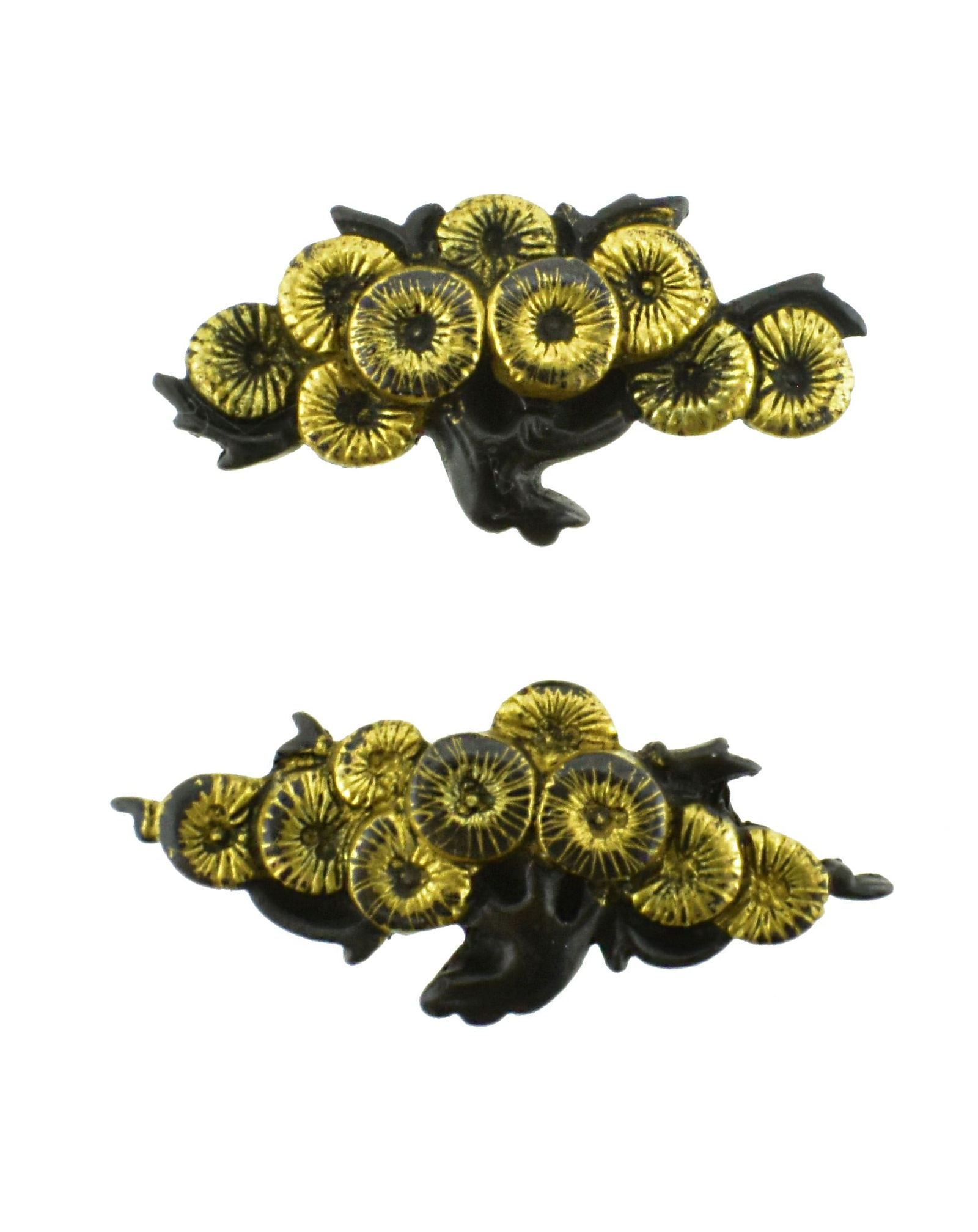 AUTHENTIC JAPANESE MENUKI: Authentic Japanese Menuki Description: Authentic Japanese Menuki Size: None Accessories: None Accessories Notice: When purchasing pre-owned goods, please refer to the photos of the items to