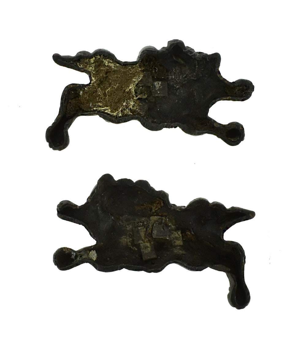 AUTHENTIC JAPANESE MENUKI: Authentic Japanese Menuki Description: Authentic Japanese Menuki Size: None Accessories: None Accessories Notice: When purchasing pre-owned goods, please refer to the photos of the items to