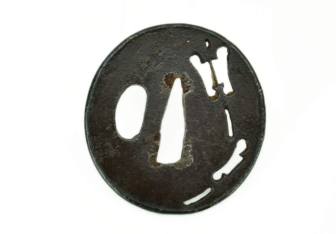 IRON SUKASHI TSUBA SIGNAL FAN: Iron Sukashi Tsuba Signal Fan Description: Iron Sukashi Signal Fan. Diameter: 6 cm, 2 3/8”. Size: Diameter: 6 cm, 2 3/8” Accessories: None Accessories Notice: When purchasing