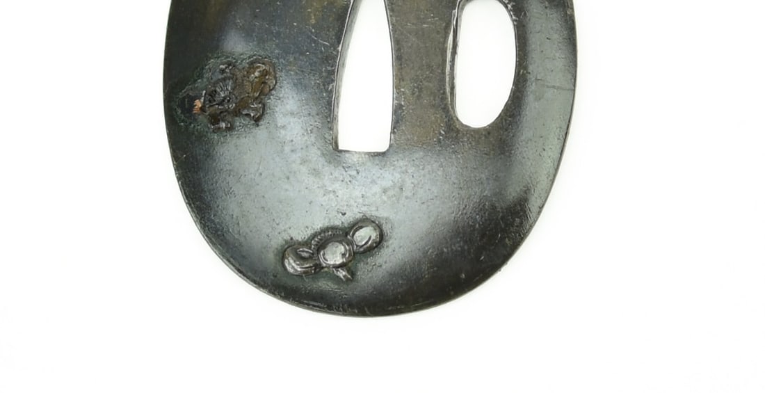 KINKO TSUBA: Kinko Tsuba Description: Kinko Tsuba. Shakudo with gold highlights. Diameter: 2 ½”, 6.5cm. Very good condition. Size: Diameter: 2 ½”, 6.5cm Accessories: None