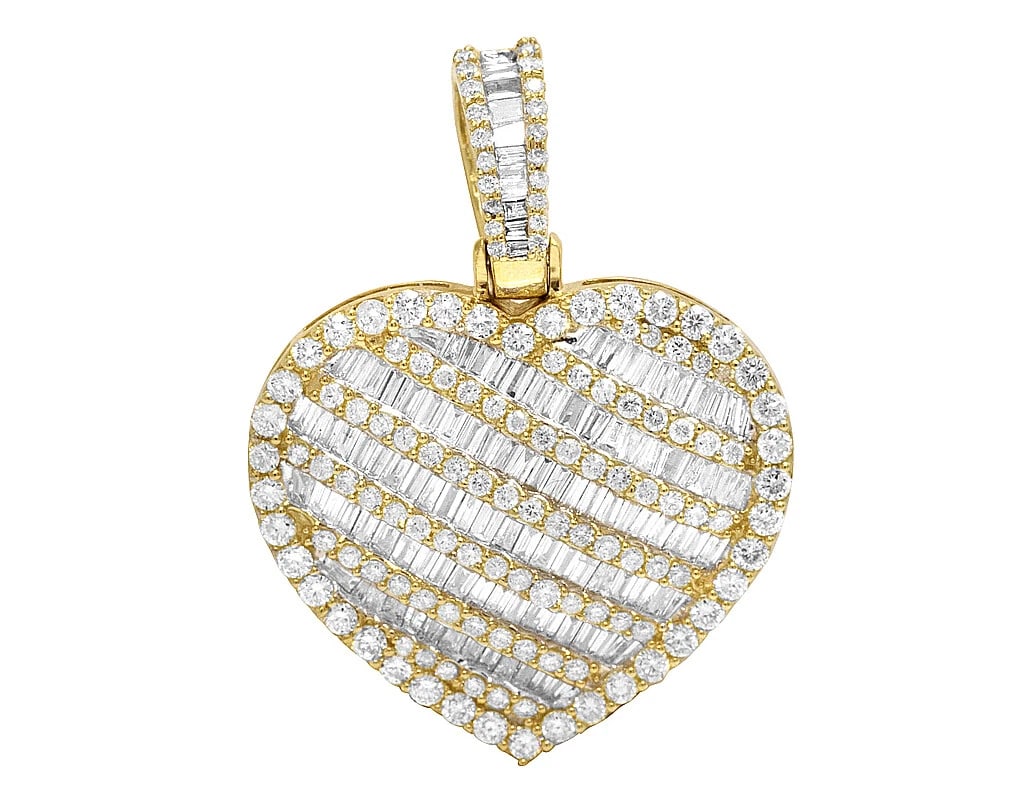 10K YELLOW GOLD PUFFED HEART BAGUETTE REAL DIAMOND PENDANT: 10K Yellow Gold Puffed Heart Baguette Real Diamond Pendant Brand: None Type: Necklace Material: Metal Yellow Gold Main Stone Natural Color: Yellow Gold Size: Dimension 1.4" Accessories: None <