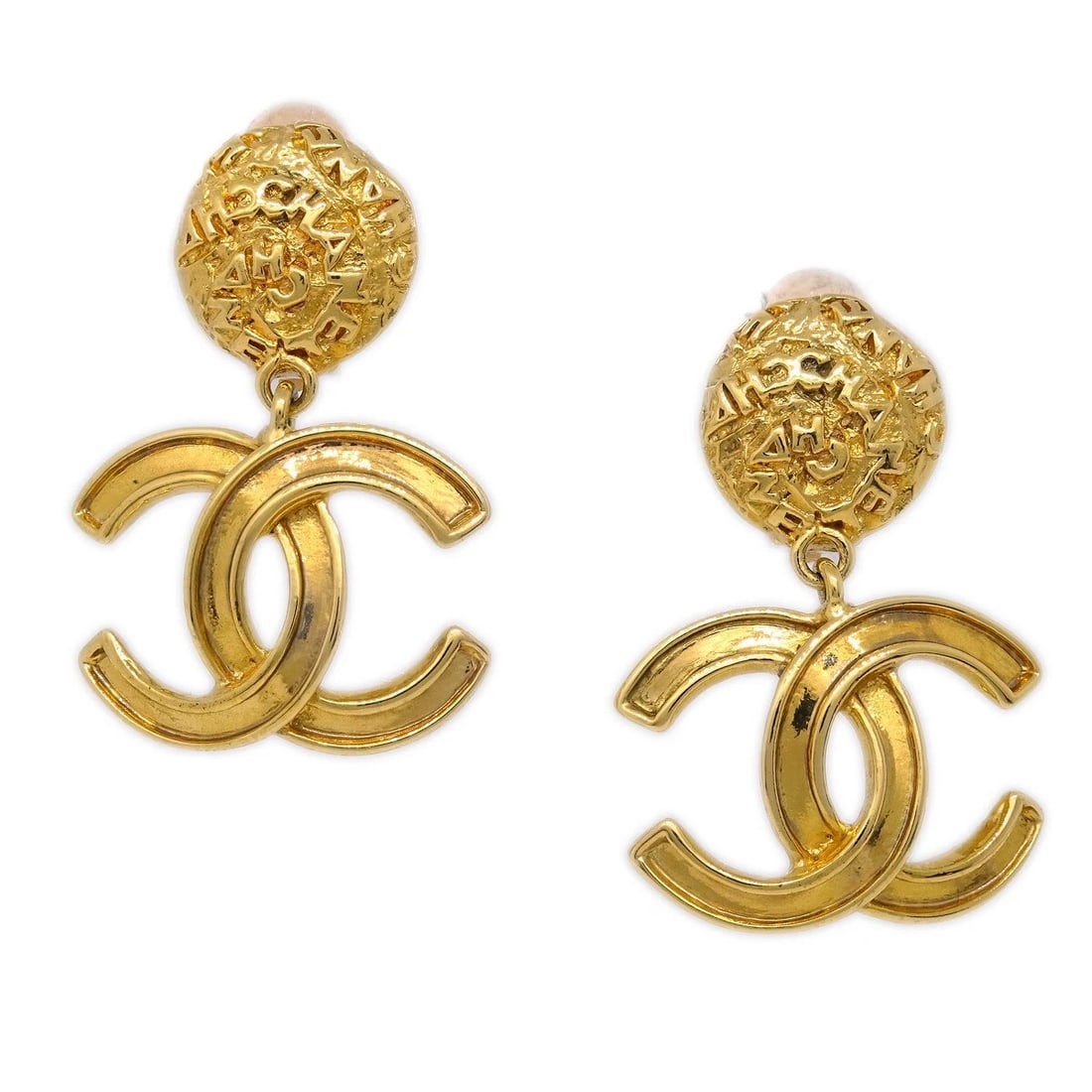 CHANEL GOLD DANGLE EARRINGS CLIP-ON: Chanel Gold Dangle Earrings Clip-On Brand: CHANEL Type: Earrings Material: Gold-plated Color: Gold Size: W 2.6 x H 4.0 cm Accessories: None Accessories Notice: When purchasing pre-owned go