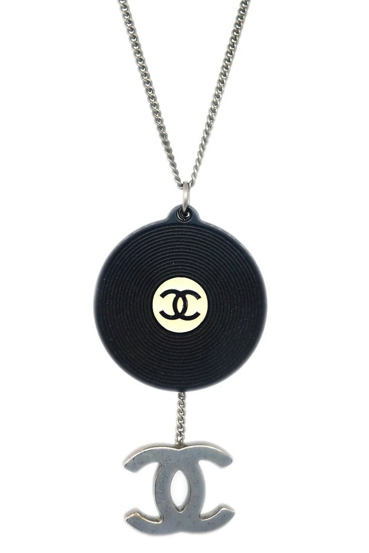 CHANEL RECORD SILVER CHAIN PENDANT NECKLACE: Chanel Record Silver Chain Pendant Necklace Brand: Chanel Type: Necklace Material: Silver Plated Acrylic Color: Silver Size: Chain(Overall) : 40.0 cm Top(Record ) : Diameter 2.8 cm Accessories: N