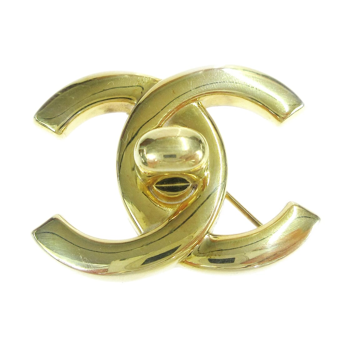 CHANEL TURNLOCK BROOCH PIN GOLD: Chanel Turnlock Brooch Pin Gold Brand: CHANEL Type: Brooch Material: Gold-plated Color: Gold Size: W 3.7 x H 2.8 cm Accessories: None Accessories Notice: When purchasing pre-owned goods,