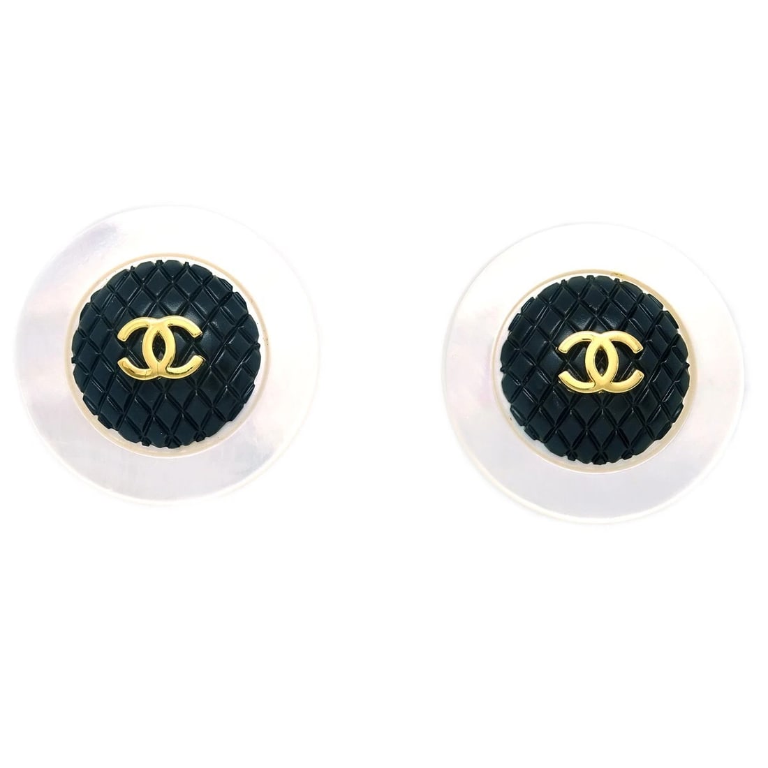CHANEL WHITE BLACK BUTTON SHELL EARRINGS: Chanel White Black Button Shell Earrings Brand: CHANEL Type: Earrings Material: Shell Acrylic Gold-plated Color: White, Black Size: Diameter: 4.0 cm Accessories: None Accessories Notice: W