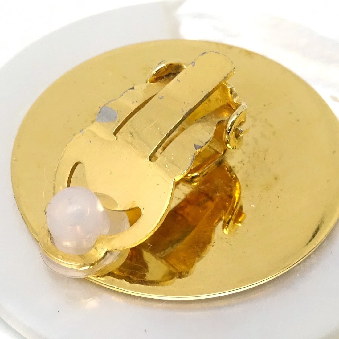 CHANEL WHITE BLACK BUTTON SHELL EARRINGS - 4