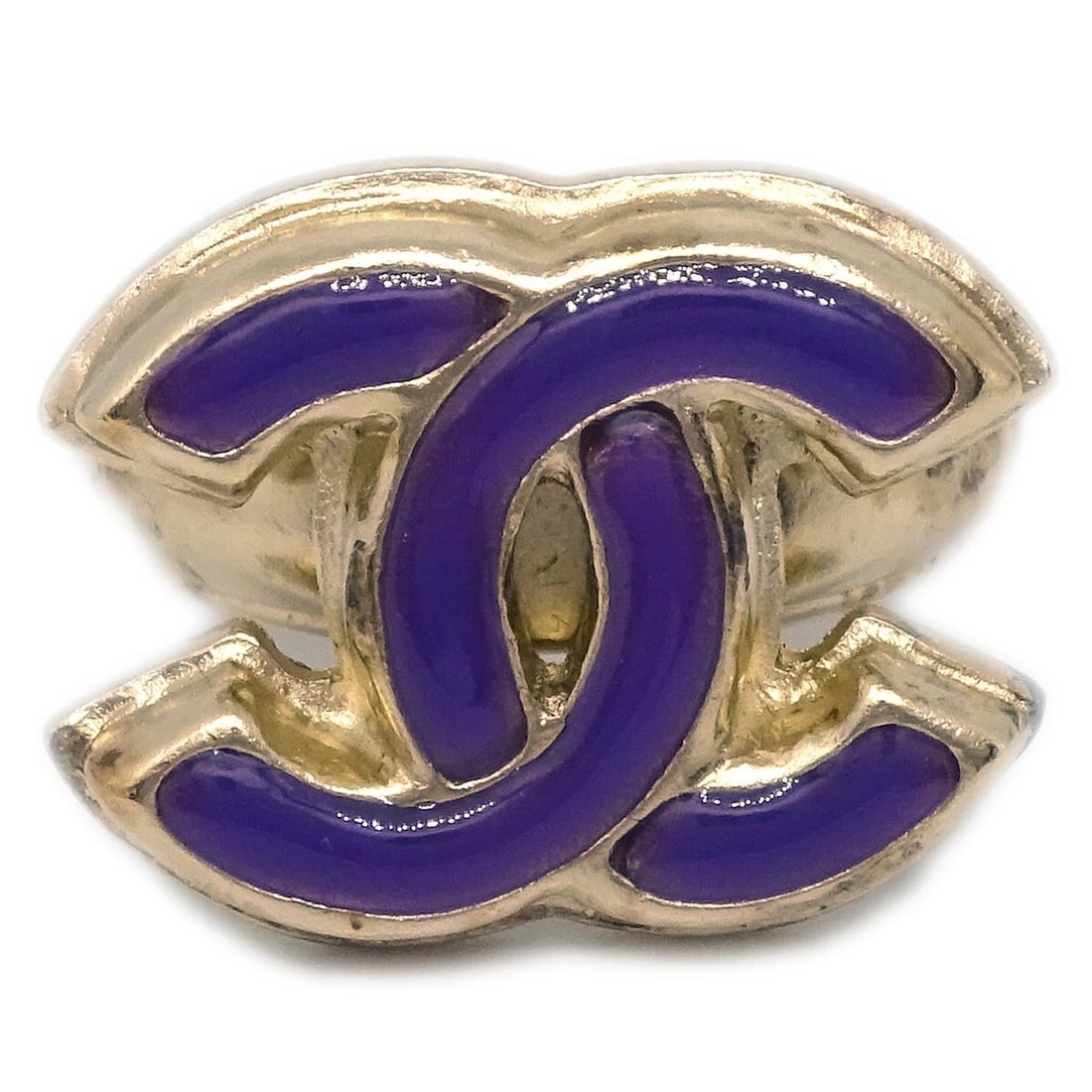 CHANEL CC RING GOLD: Chanel CC Ring Gold Brand: Chanel Type: Ring Material: Gold Plated Color: Silver Size: 6.25 - 6.5 US Accessories: None Accessories Notice: When purchasing pre-owned goods, please refer to