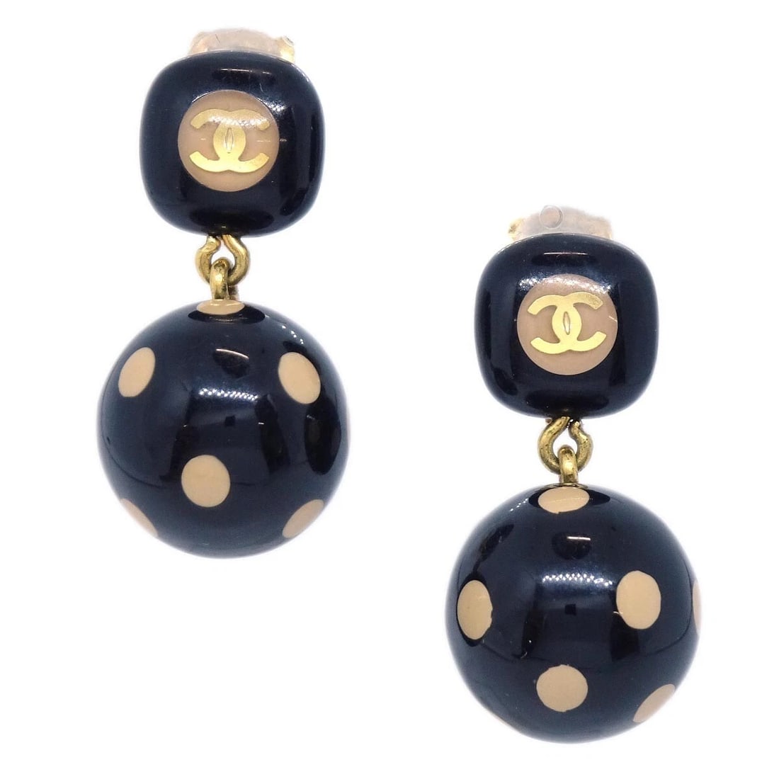CHANEL DANGLE EARRINGS CLIP-ON GOLD BLACK: Chanel Dangle Earrings Clip-On Gold Black Brand: CHANEL Type: Earrings Material: Acrylic Gold plated Color: Black, Gold, Beige Size: W 3.5 x H 1.5 cm Accessories: None Accessories Notice: