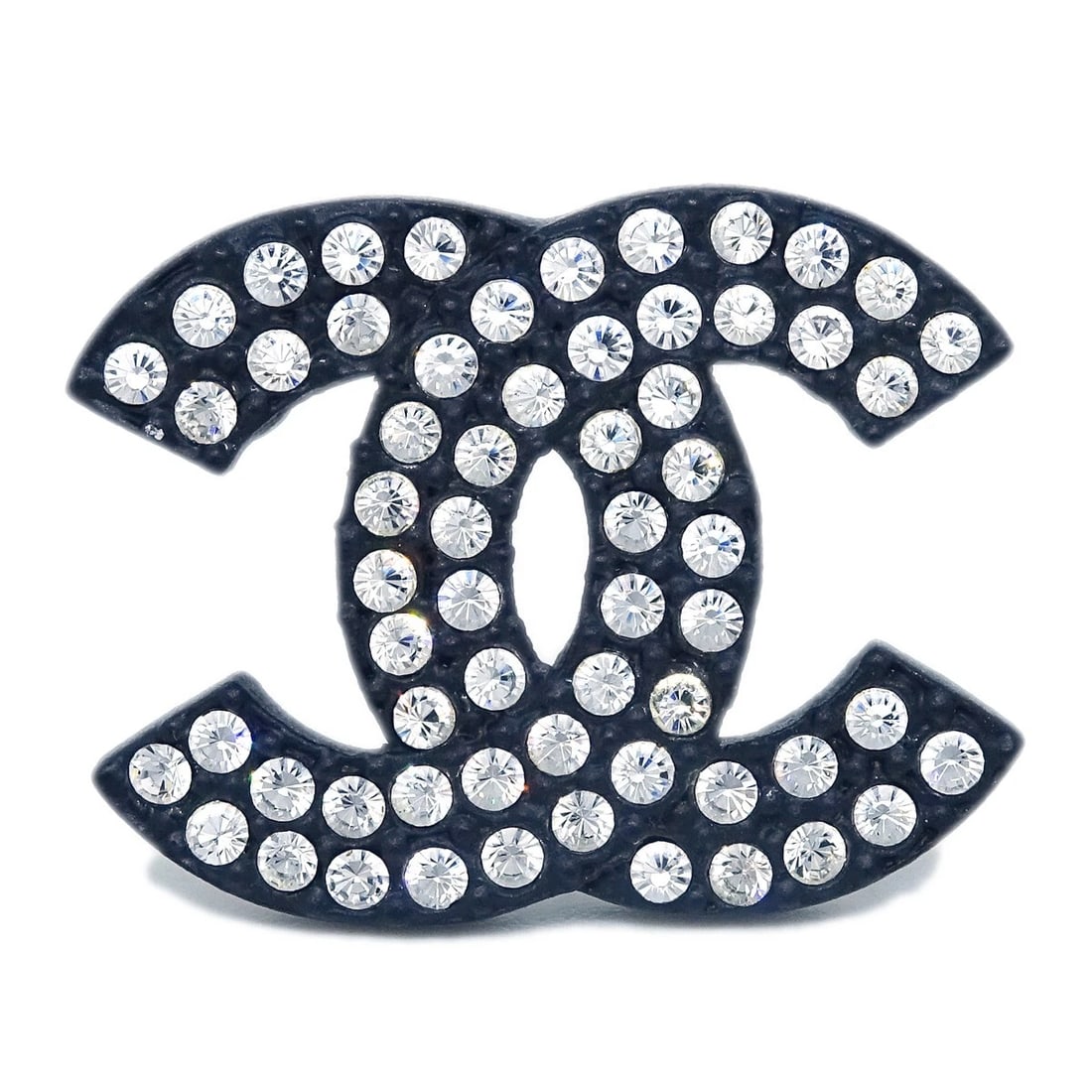 CHANEL CC BROOCH PIN RHINESTONE BLACK: Chanel CC Brooch Pin Rhinestone Black Brand: CHANEL Type: Brooch Material: Silver Plated Rhinestone Color: Black, Silver Size: W 3.0 x H 2.2 cm Accessories: None Accessories Notice: When