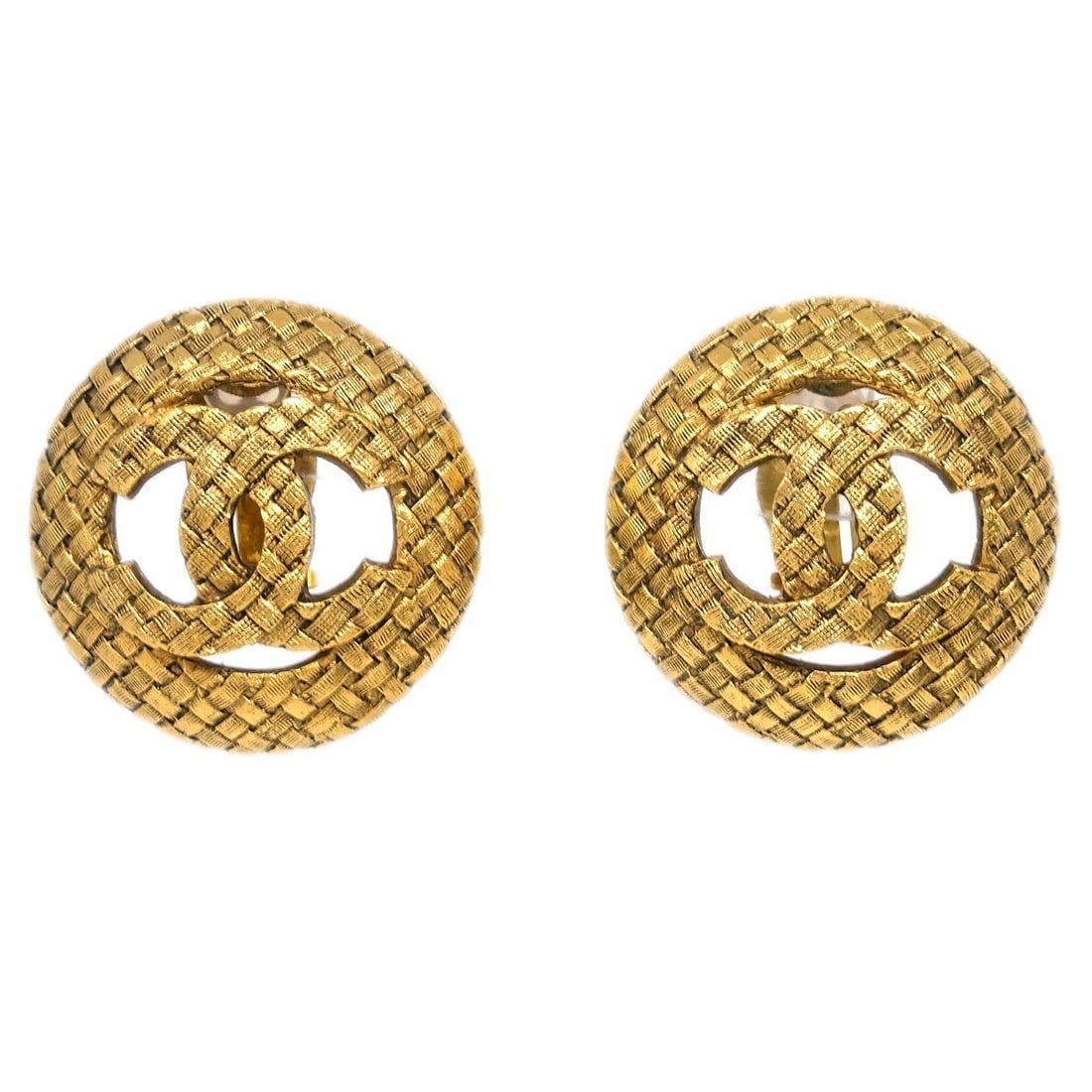 CHANEL BUTTON EARRINGS CLIP-ON GOLD: Chanel Button Earrings Clip-On Gold Brand: CHANEL Type: Earrings Material: Gold Plated Color: Gold Size: Diameter : 3.9 cm Accessories: None Accessories Notice: When purchasing pre-owned