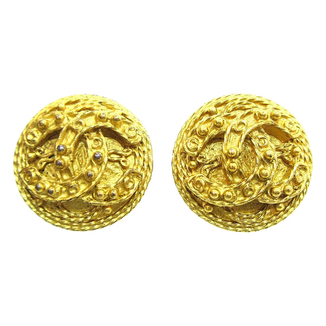 CHANEL BUTTON EARRINGS CLIP-ON GOLD: Chanel Button Earrings Clip-On Gold Brand: Chanel Type: Earrings Material: Gold-tone Color: Gold Size: Diameter : 2.0 cm Accessories: None Accessories Notice: When purchasing pre-owned goo