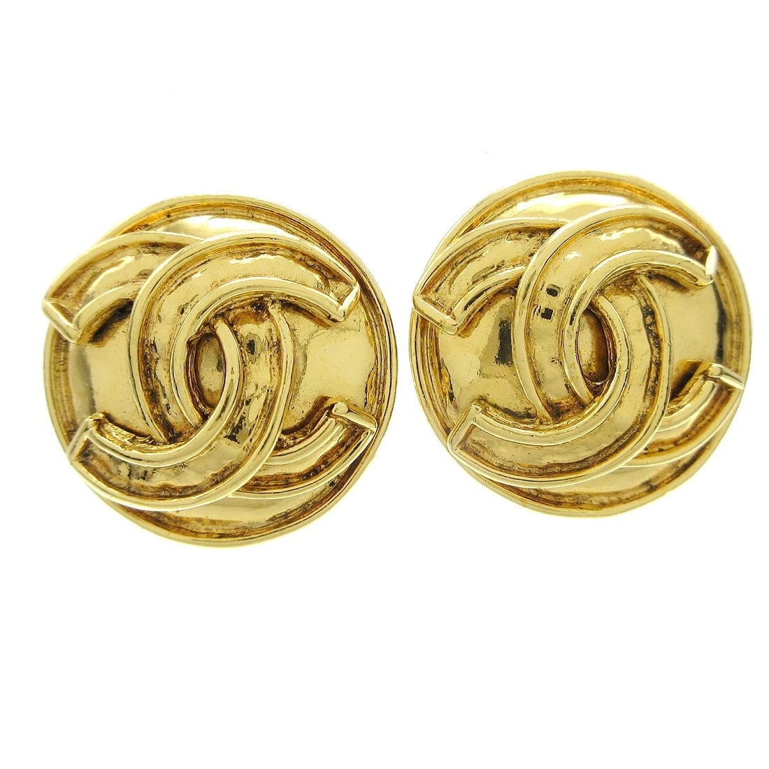 CHANEL BUTTON EARRINGS CLIP-ON GOLD: Chanel Button Earrings Clip-On Gold Brand: CHANEL Type: Earrings Material: Gold-plated Color: Gold Size: Diameter : 2.3 cm Accessories: None Accessories Notice: When purchasing pre-owned g