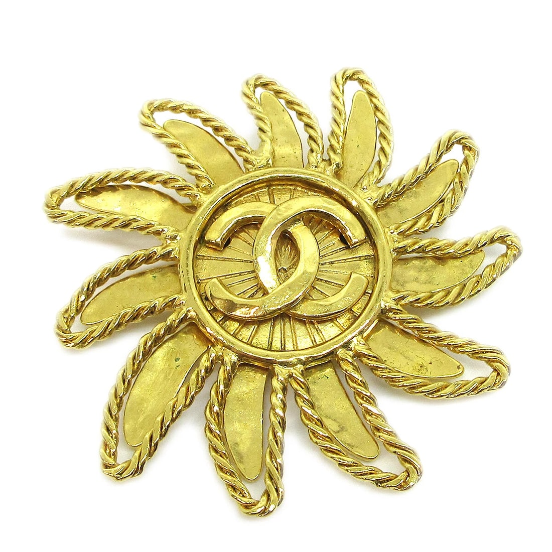 CHANEL SUN BROOCH PIN GOLD: Chanel Sun Brooch Pin Gold Brand: Chanel Type: Brooch Material: Gold-tone Color: Gold Size: W 6.0 x H 5.8 cm Accessories: None Accessories Notice: When purchasing pre-owned goods, please