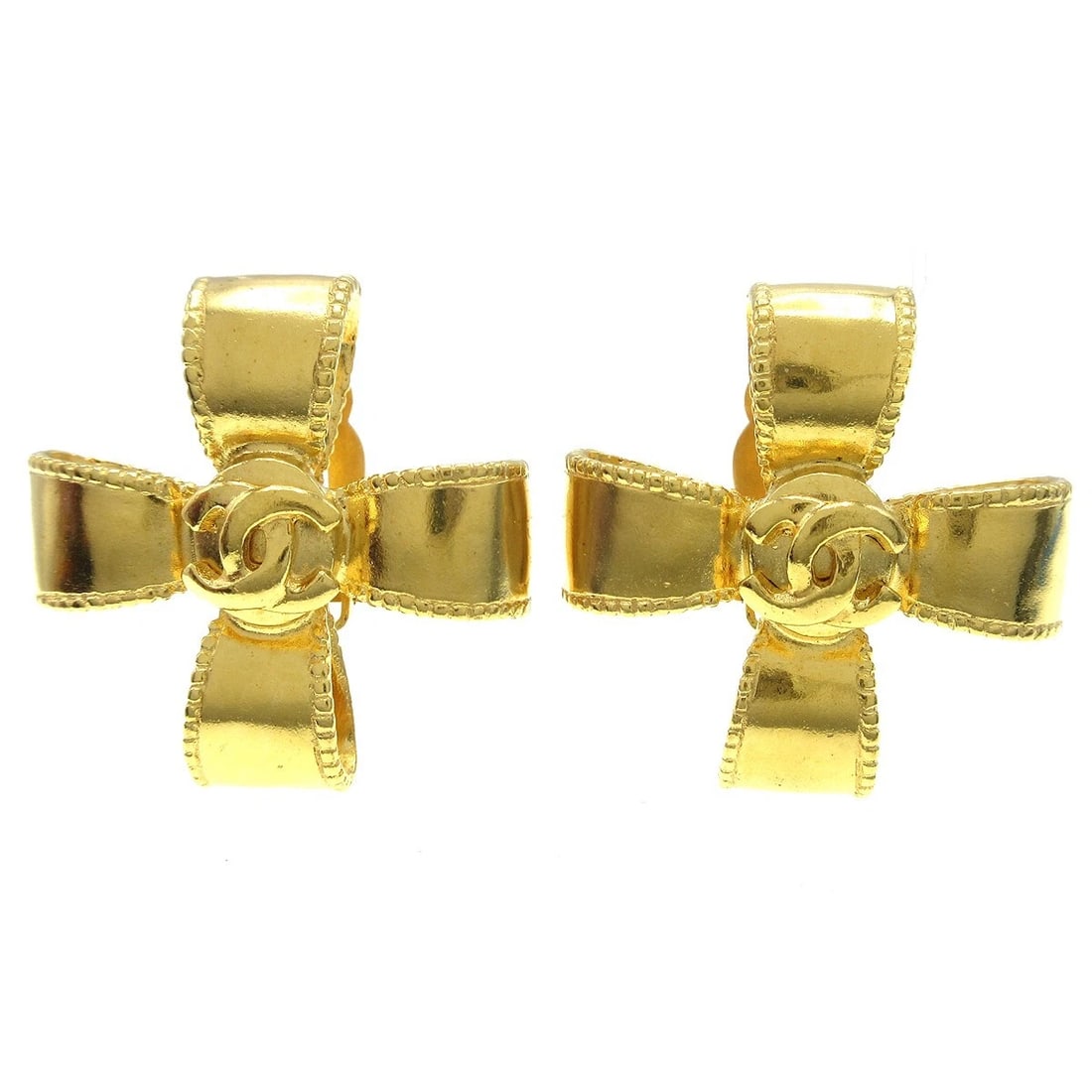 CHANEL CROSS EARRINGS CLIP-ON GOLD: Chanel Cross Earrings Clip-On Gold Brand: Chanel Type: Earrings Material: Gold-plated Color: Gold Size: W 3.2 x H 3.2 cm Accessories: None Accessories Notice: When purchasing pre-owned goods,