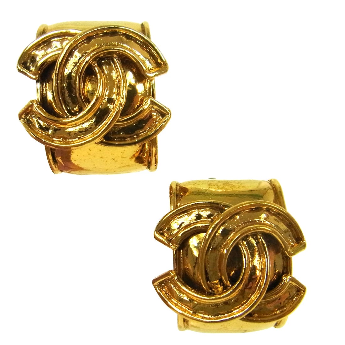 CHANEL EARRINGS CLIP-ON: Chanel Earrings Clip-On Brand: Chanel Type: Earrings Material: Gold-tone Color: Gold Size: W 2.0 x H 2.5 cm Accessories: None Accessories Notice: When purchasing pre-owned goods, please re