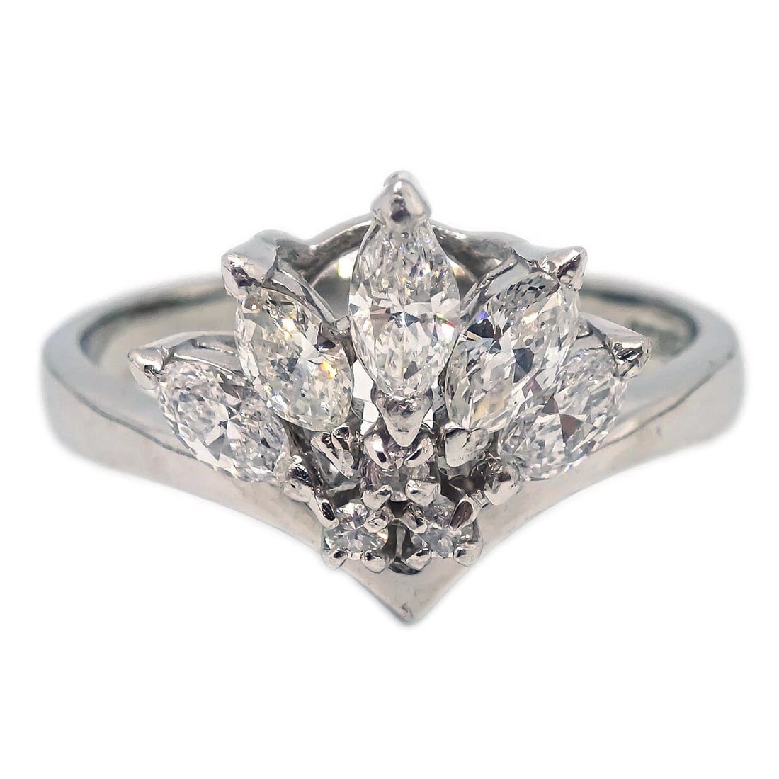 RING PT900 DIAMOND SILVER: Ring PT900 Diamond Silver Brand: No Brand Type: Ring Material: PT900 Diamond Main Stone/Creation Natural Color: Silver Size: 7.25 US Accessories: None Accessories Notice: When purchasing