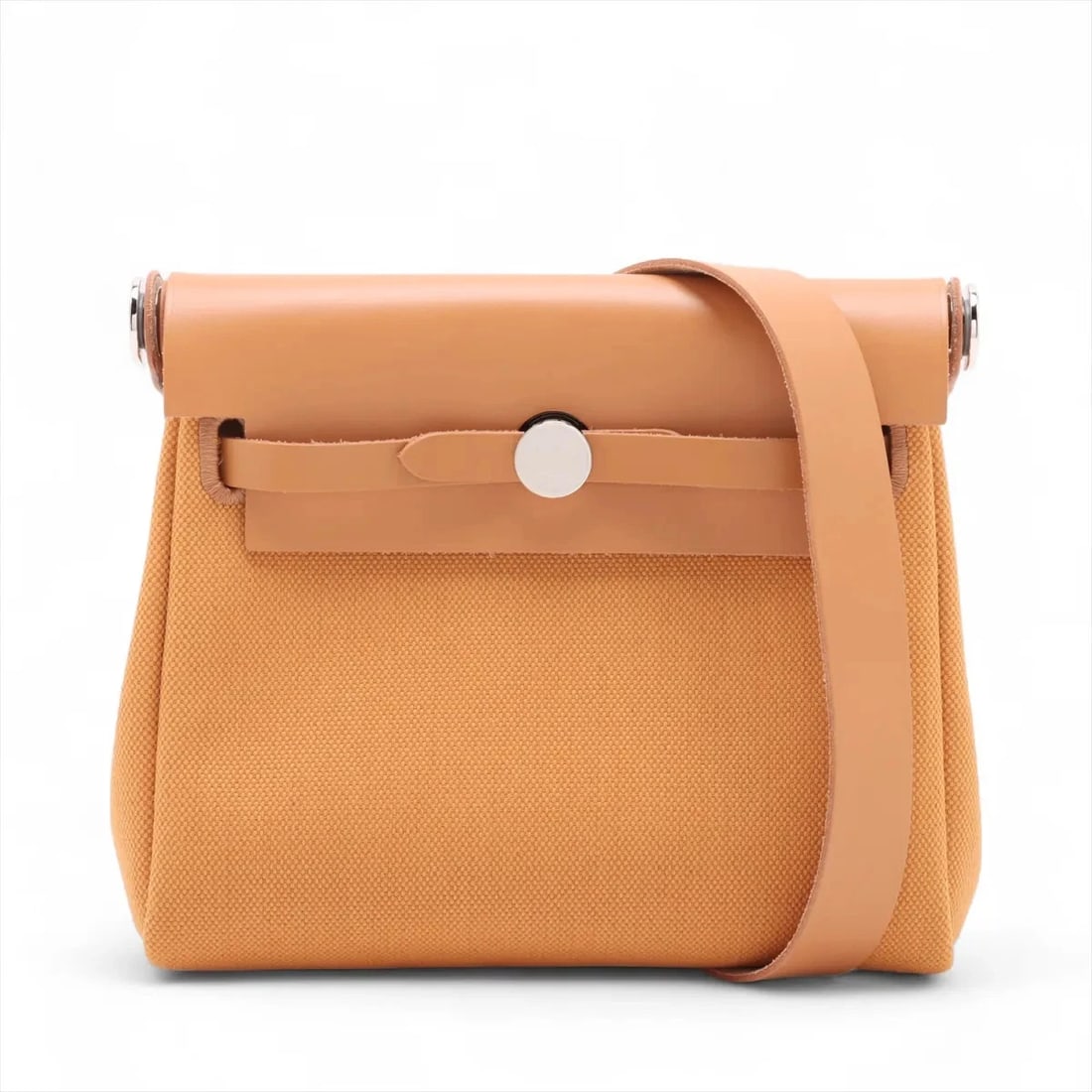 HERMÈS YALE BAG ZIP 20 TOILE MILITAIRE NATURAL SILVER: Hermès Yale bag zip 20 Toile militaire Natural Silver Brand: Hermès Type: Shoulder bag Material: Toile militaire Color: Natural Size: Height:6.7inch Length:7.9inch Depth:2.4inch Shoulder height: