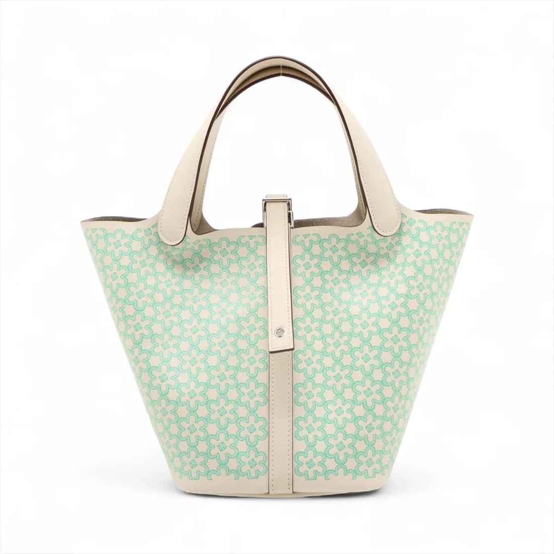 HERMÈS PICOTIN LOCK 18 PM LUCKY DAISY VEAU SWIFT NATA SILVER: Hermès Picotin Lock 18 PM Lucky daisy Veau Swift Nata Silver Brand: Hermès Type: Hand bag Material: Veau Swift Color: Nata Size: Height:7.1inch Length:7.3inch Depth:5.3inch Handle