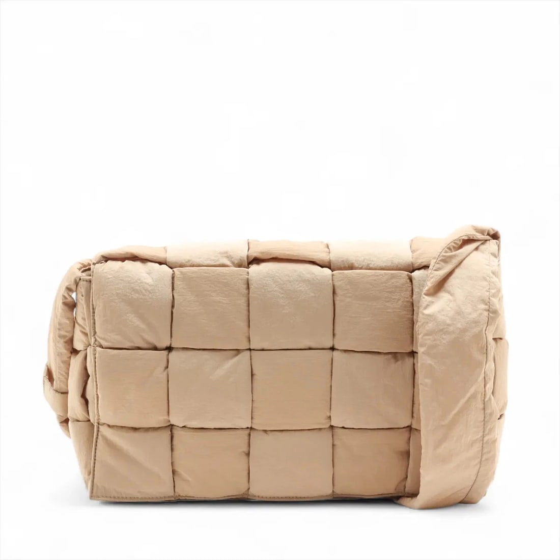 BOTTEGA VENETA MAXI INTRECCIATO PADDED TECH CASSETTE NYLON SHOULDER BAG: Bottega Veneta Maxi Intrecciato Padded Tech Cassette Nylon Shoulder bag Brand: Bottega Veneta Type: Shoulder bag Material: Nylon Color: Beige Size: Height:9.1inch Length:13.8inch Depth:2.8inch Sho