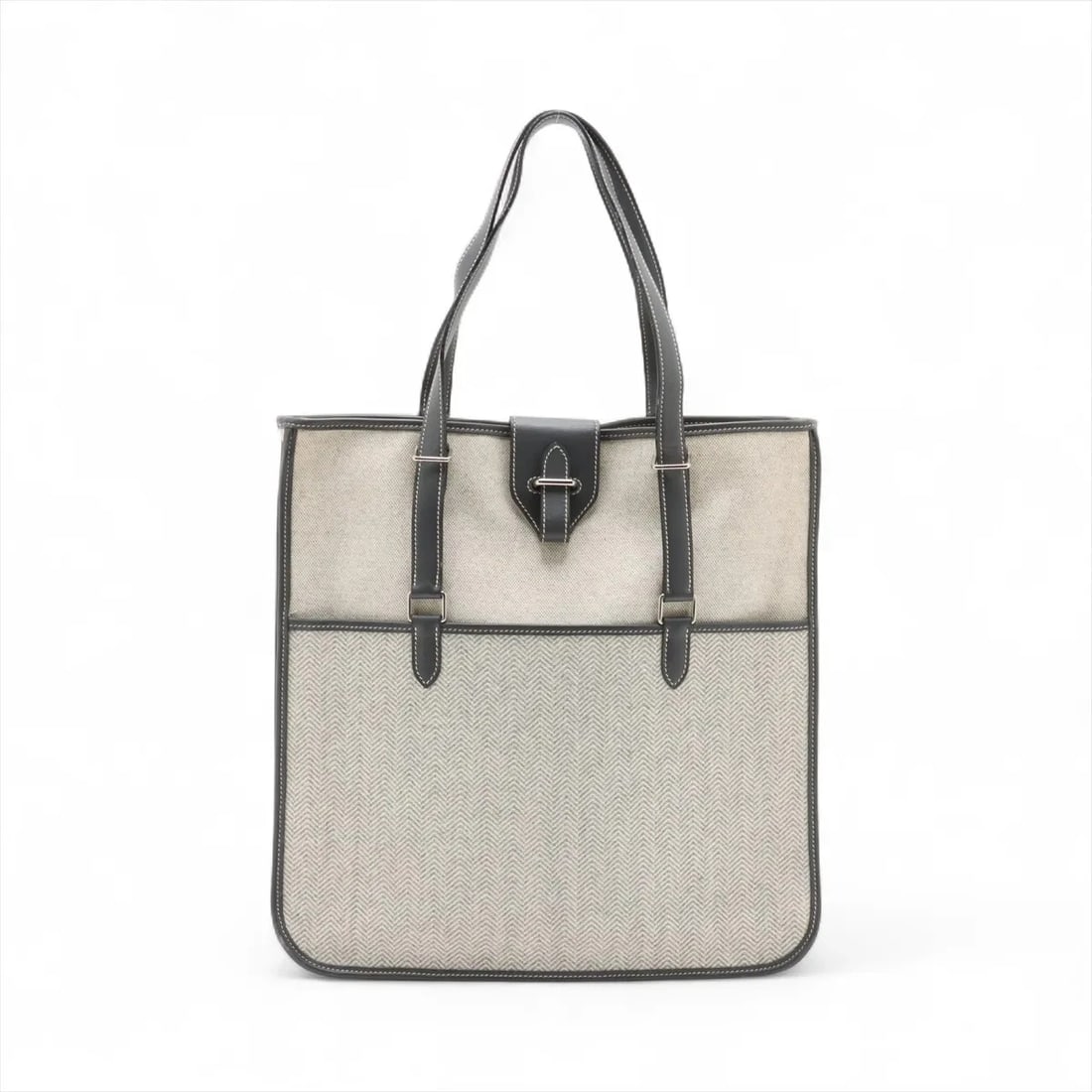 HERMÈS JUMPING CABAS TWIRL ASH X TWIRL CHEVRON: Hermès Jumping Cabas Twirl Ash x Twirl Chevron Brand: Hermès Type: Tote bag Material: Twirl Ash x Twirl Chevron x Leather Color: Beige Size: Height:14.8inch Length:14.8inch Depth:2.2inch Handle