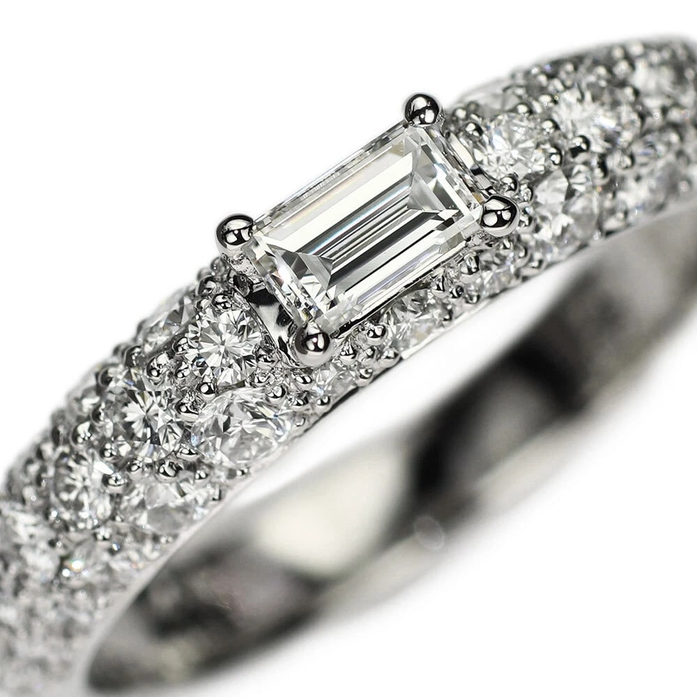 PT950 SQUARE CUT DIAMOND PAVÉ RING: Pt950 square cut diamond pavé ring Brand: None Type: ring Material: Metal Pt950 Main Stone/Creation Natural Color: None Size: 6 US Accessories: None Accessories Notice: When purchasing pre