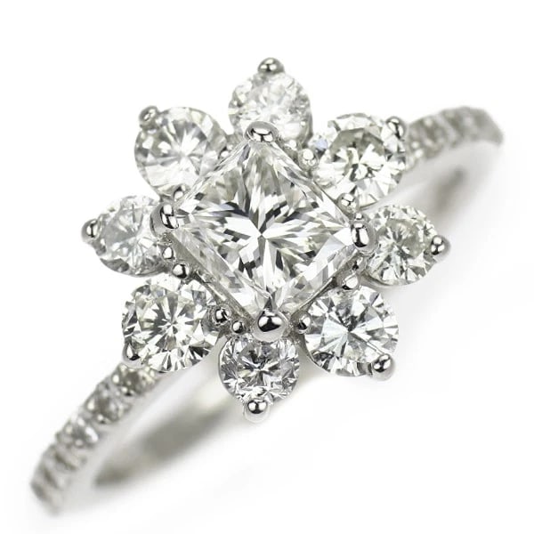 PT950 PRINCESS CUT DIAMOND RING: Pt950 Princess Cut Diamond Ring Brand: None Type: ring Material: Metal Pt950 Main Stone/Creation Natural Color: None Size: 6 US Accessories: None Accessories Notice: When purchasing pre-owned