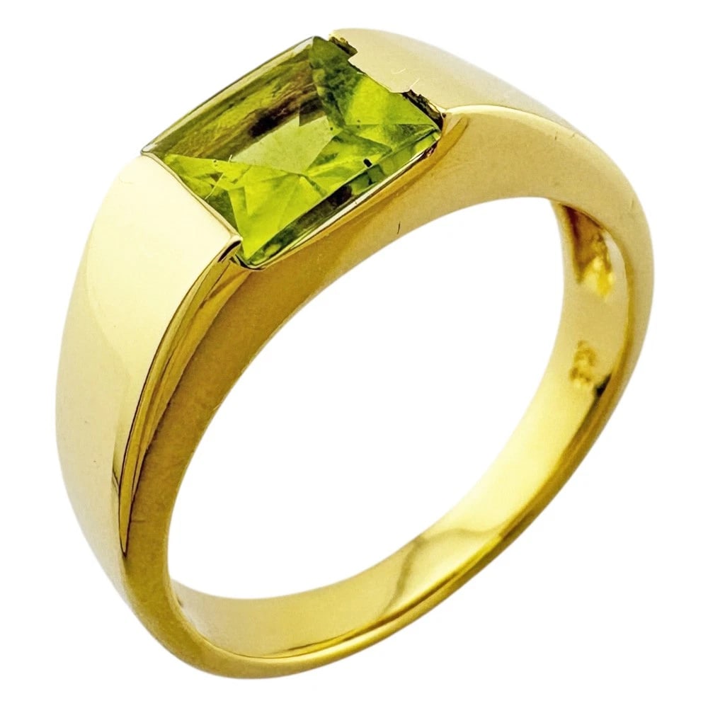 RING K18 YELLOW GOLD PERIDOT: Ring K18 yellow gold Peridot Brand: Unbranded Type: Ring Material: K18 yellow gold Main Stone/Creation Peridot Color: gold Size: US 6 1/8 Accessories: None Accessories Notice: When purchas