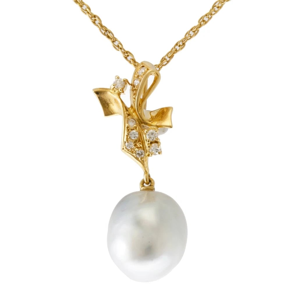 NECKLACE K18 YELLOW GOLD PEARL DIAMOND: Necklace K18 yellow gold Pearl diamond Brand: Unbranded Type: Necklace Material: K18 yellow gold Main Stone/Creation Pearl Color: gold Size: Size(CM) Total Length:40cm Chain width:1.0mm AdjUS ter