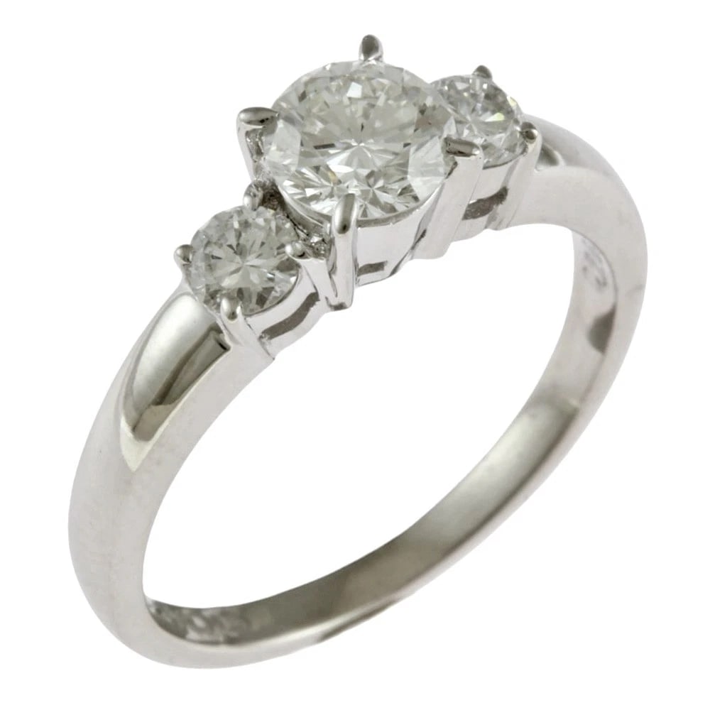 RING PT900PLATINUM DIAMOND ENGAGEMENT RING: Ring Pt900Platinum diamond engagement ring Brand: Unbranded Type: Ring Material: Pt900Platinum Main Stone/Creation Natural Color: Silver Size: US 5 3/4 Accessories: None Accessories Notice