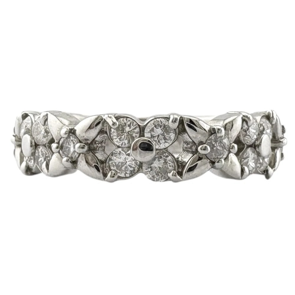 RING PT900PLATINUM DIAMOND: Ring Pt900Platinum diamond Brand: Unbranded Type: Ring Material: Pt900Platinum Main Stone/Creation Natural Color: Silver Size: US 5 3/4 Accessories: None Accessories Notice: When purchasin