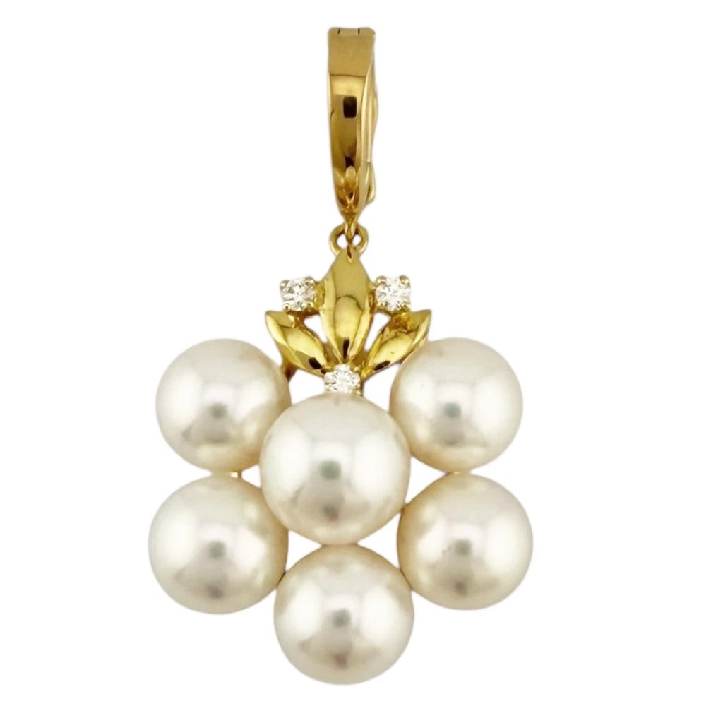 MIKIMOTO PENDANT TOP K18 YELLOW GOLD PEARL DIAMOND: MIKIMOTO Pendant top K18 yellow gold Pearl diamond Brand: MIKIMOTO Type: Pendant top Material: K18 yellow gold Main Stone/Creation Pearl Color: gold Size: Size(CM) Top:W18.0mm x H33.5mm
