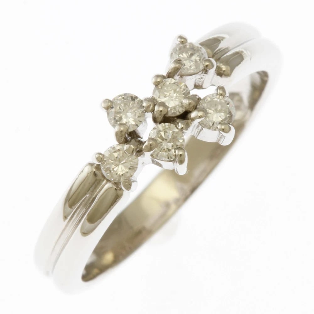 RING PT900PLATINUM DIAMOND: Ring Pt900Platinum diamond Brand: Unbranded Type: Ring Material: Pt900Platinum Main Stone/Creation Natural Color: Silver Size: US 5 3/8 Accessories: None Accessories Notice: When purchasin