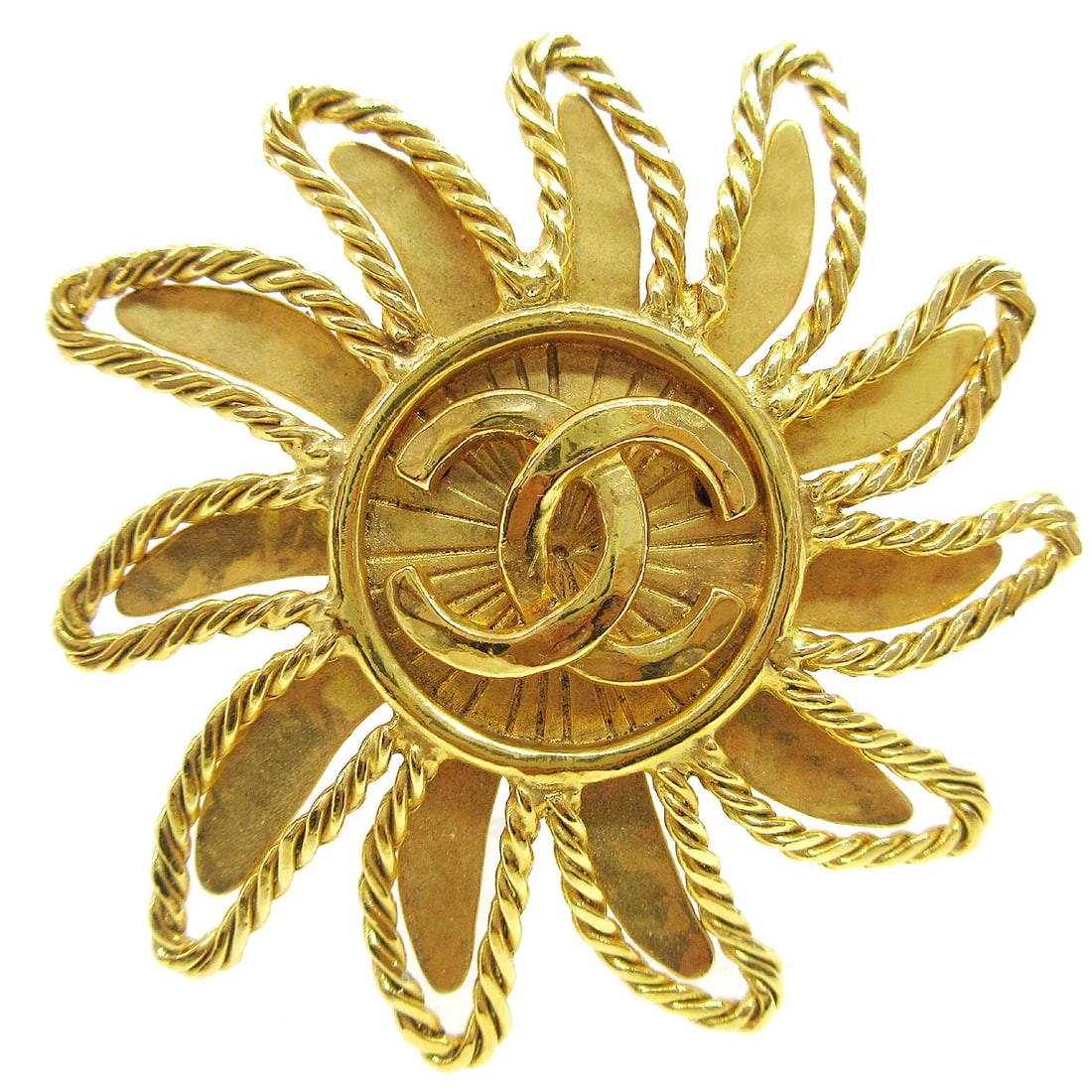 CHANEL SUN BROOCH PIN GOLD: Chanel Sun Brooch Pin Gold Brand: Chanel Type: Brooch Material: Gold-tone Color: Gold Size: W 6.0 x H 5.8 cm Accessories: None Accessories Notice: When purchasing pre-owned goods, please r