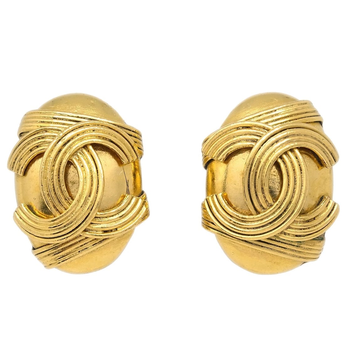 CHANEL GOLD OVAL EARRINGS CLIP-ON: Chanel Gold Oval Earrings Clip-On Brand: CHANEL Type: Earrings Material: Gold plated Color: Gold Size: W 2.1 x H 2.9 cm Accessories: None Accessories Notice: When purchasing pre-owned good