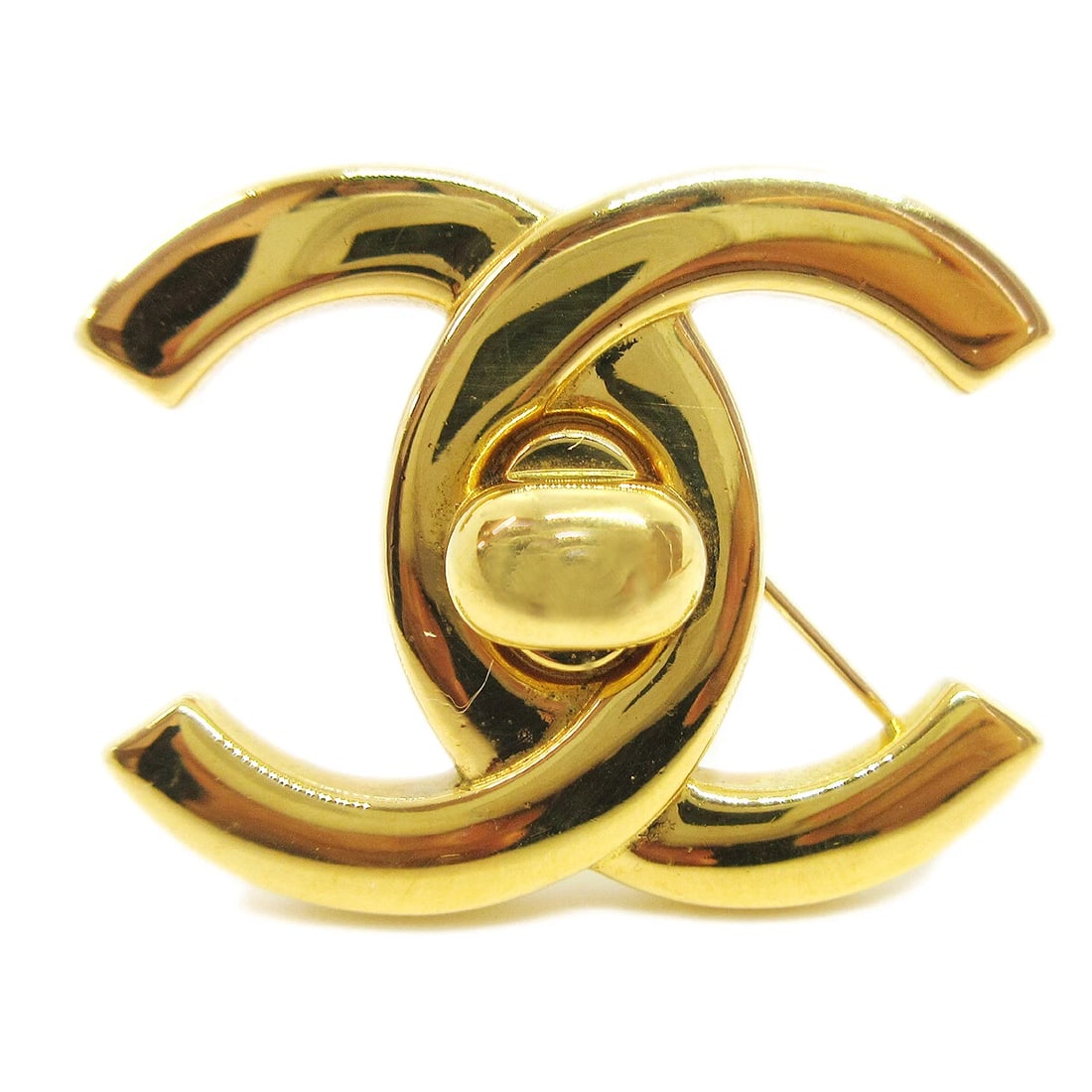 CHANEL TURNLOCK BROOCH PIN GOLD: Chanel Turnlock Brooch Pin Gold Brand: Chanel Type: Brooch Material: Gold-tone Color: Gold Size: W 3.7 x H 2.6 cm Accessories: None Accessories Notice: When purchasing pre-owned goods, ple