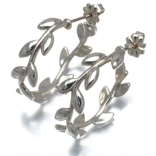TIFFANY&CO. EARRINGS OLIVE LEAF HOOP SILVER 925: Tiffany&Co. Earrings Olive Leaf Hoop Silver 925 Brand: Tiffany & Co. Type: Earrings Material: 925 / Sterling Silver Color: None Size: Design size: length 25.0 x width 26.0 x thickness 8.0mm 