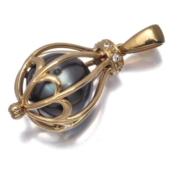 TASAKI PENDANT BLACK SOUTH SEA PEARL DIAMOND (1 of 2)