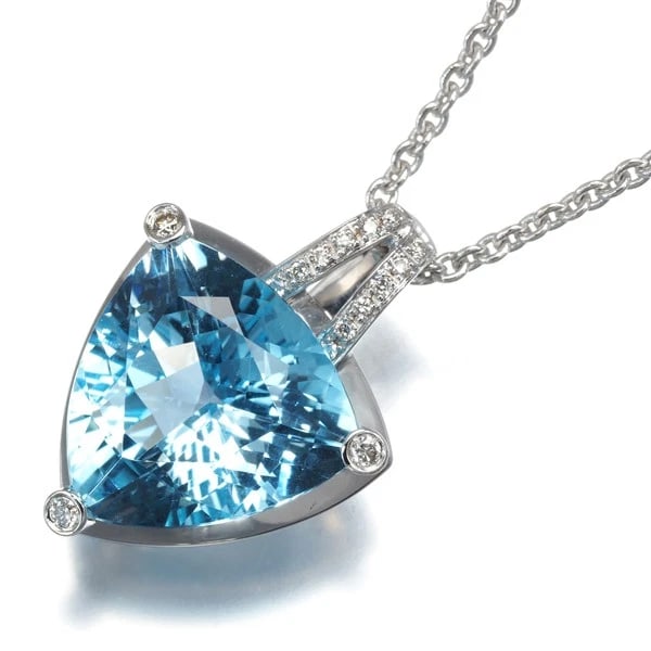 MAUBOUSSIN NECKLACE TOPAZ DIAMOND MES COULEURS: MAUBOUSSIN Necklace Topaz Diamond Mes Couleurs Brand: MAUBOUSSIN Type: Necklace Material: 18K / 750 / White Gold Main Stone/Creation Natural Color: None Size: Necklace length: 40cm Pendant size: 2