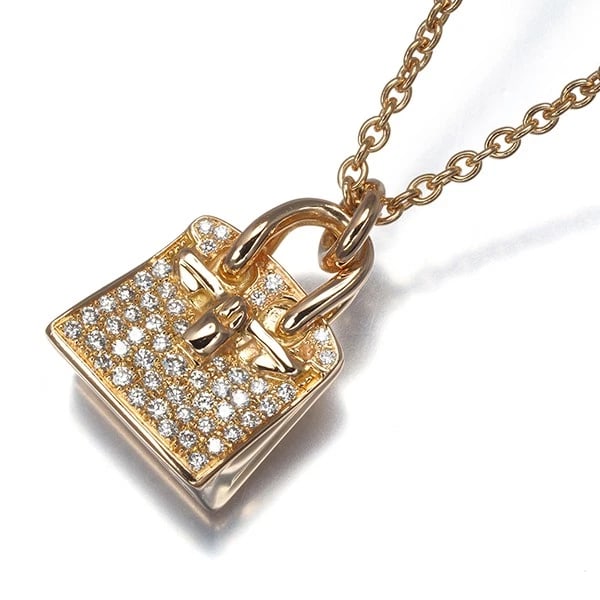 HERMES NECKLACE DIAMOND AMULETTES PAVED BIRKIN BAG: HERMES Necklace Diamond Amulettes Paved Birkin Bag Brand: HERMES Type: Necklace Material: 18K / 750 / Rose Gold Main Stone/Creation Natural Color: None Size: Necklace length: 37 / 39cm Pendant siz
