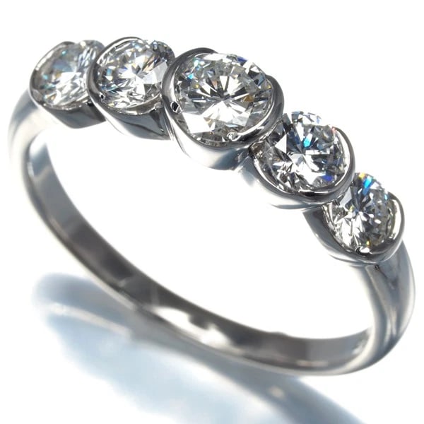 MONNICKENDAM RING DIAMOND: MONNICKENDAM Ring Diamond Brand: MONNICKENDAM Type: Ring Material: 900 / Platinum Main Stone/Creation Natural Color: None Size: US 7 Accessories: None Accessories Notice: When purchasing p