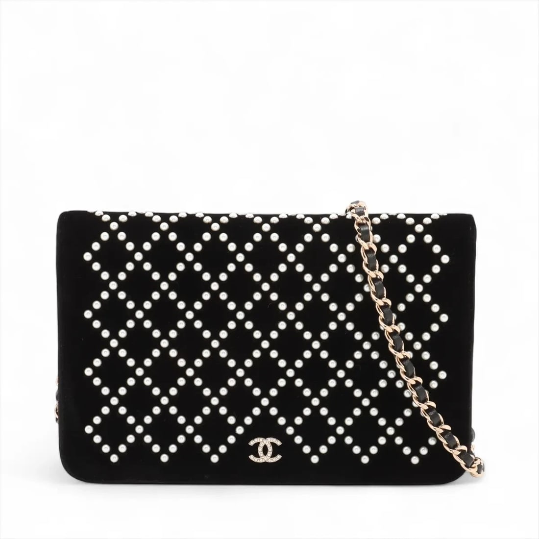 CHANEL COCO MARK VELOUR CHAIN WALLET PEARL BLACK: Chanel Coco Mark Velour Chain Wallet Pearl Black Brand: Chanel Type: Shoulder bag Material: Velour Color: Black Size: Height:4.9inch Length:7.7inch Depth:1.6inch Shoulder height:24.2inch Accessor