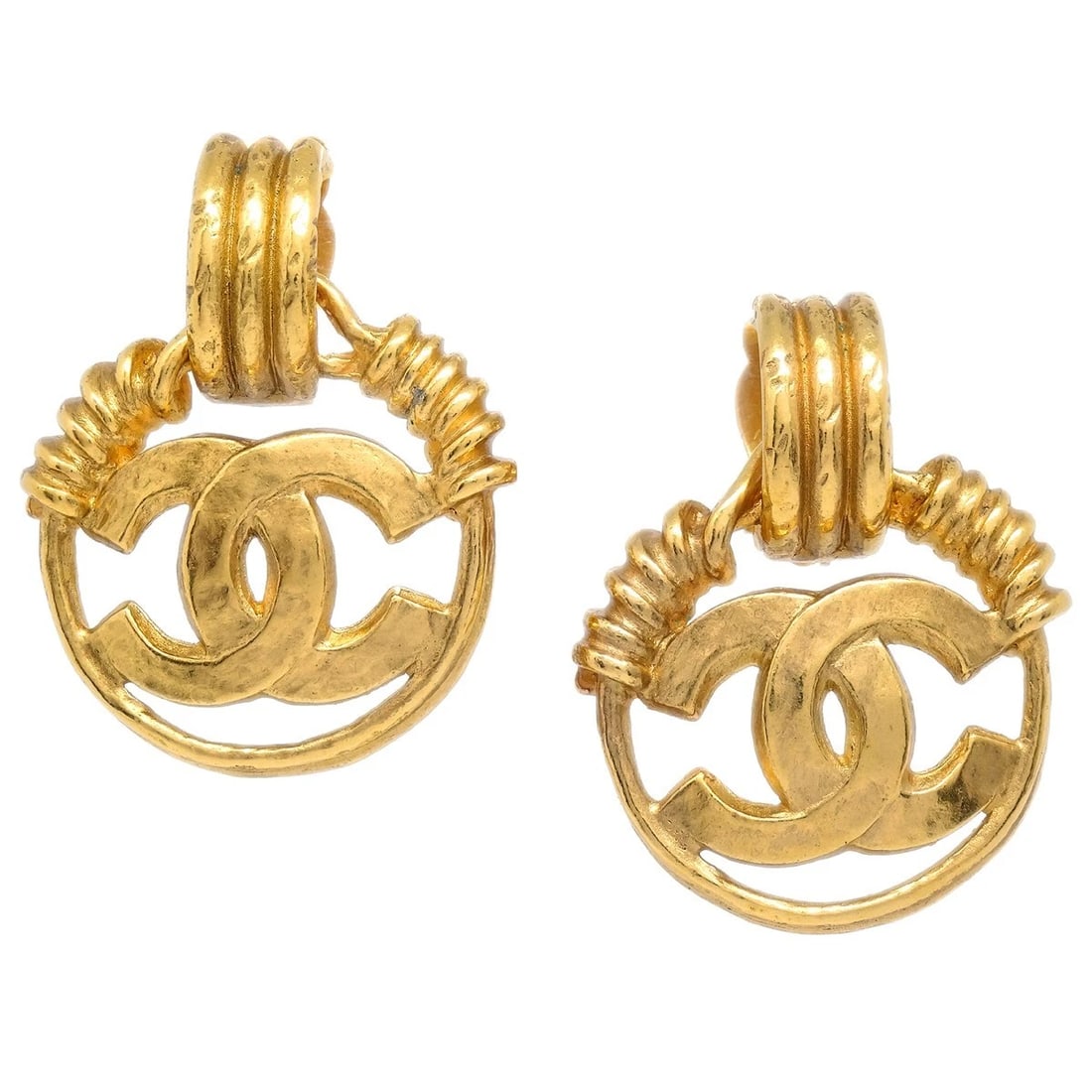 CHANEL DANGLE EARRINGS GOLD CLIP-ON: Chanel Dangle Earrings Gold Clip-On Brand: CHANEL Type: Earrings Material: Gold-plated Color: Gold Size: W 3.6 x H 4.5 cm Accessories: None Accessories Notice: When purchasing pre-owned go