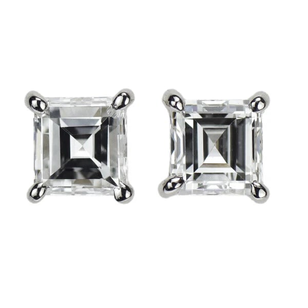 PT900 CALECUT DIAMOND EARRINGS: Pt900 Calecut Diamond Earrings Brand: None Type: piercing Material: Metal Pt900 Main Stone/Creation Natural Color: None Size: Length/Width/Diameter3.9Width/Thickness4.1 Accessories: None