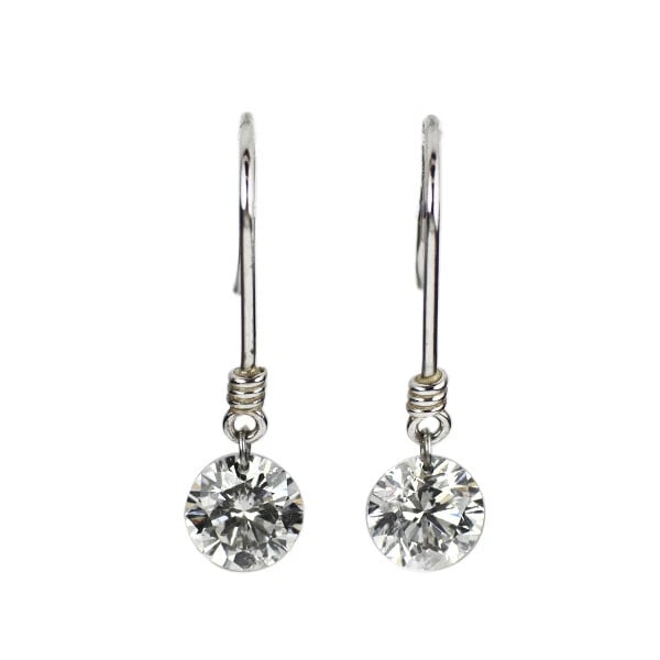 PT900 STRING HOLE DIAMOND EARRINGS: Pt900 String Hole Diamond Earrings Brand: None Type: piercing Material: Metal Pt900 Main Stone/Creation Natural Color: None Size: Length/Width/Diameter15.3Width/Thickness4.3 Accessories: None
