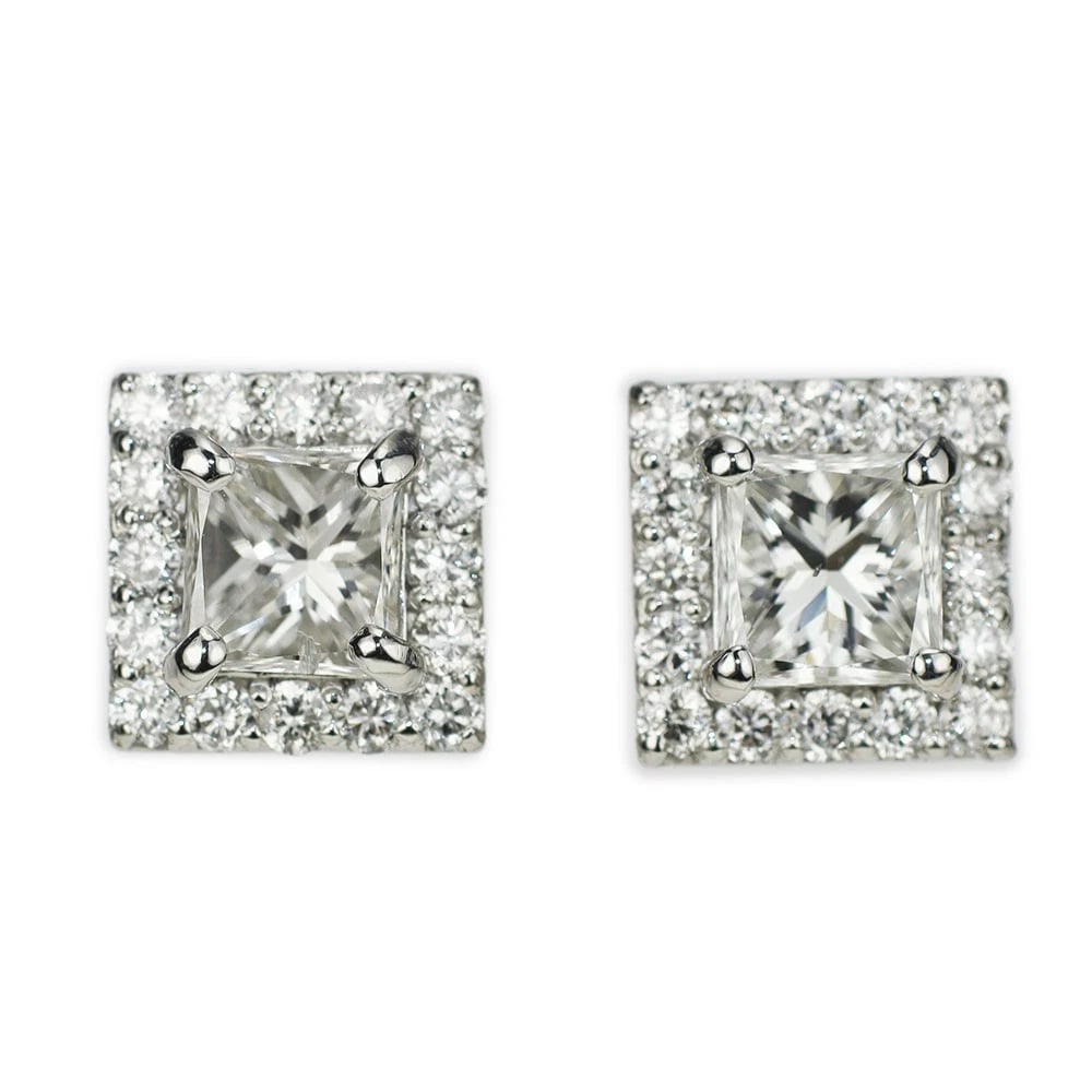 PT950/PT900 PRINCESS CUT DIAMOND DIAMOND EARRINGS: Pt950/Pt900 Princess Cut Diamond Diamond Earrings Brand: None Type: piercing Material: Metal Pt900 Main Stone/Creation Natural Color: Platinum Size: Length/Width/Diameter6.6Width/Thickness6.6 