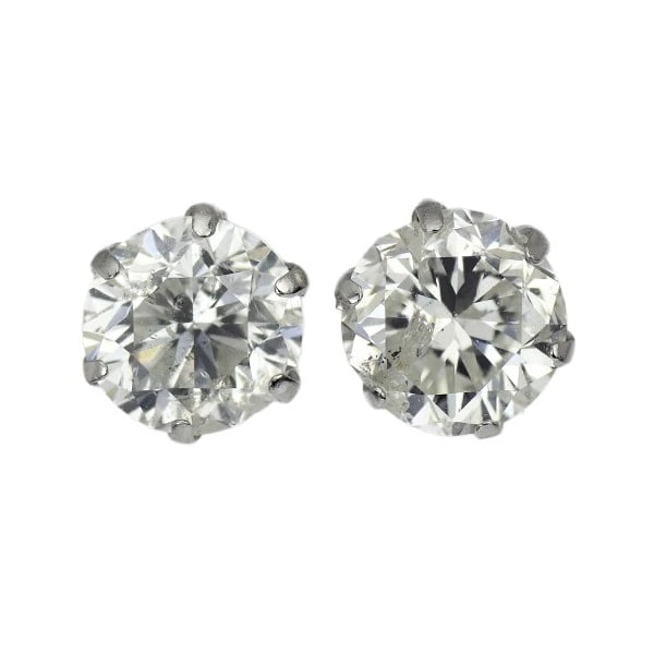 PT900 DIAMOND EARRINGS: Pt900 Diamond Earrings Brand: None Type: piercing Material: Metal Pt900 Main Stone/Creation Natural Color: Platinum Size: Length/Width/Diameter6.2Width/Thickness6.8 Accessories: None