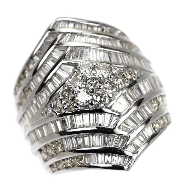 PT900 DIAMOND RING (1 of 3)