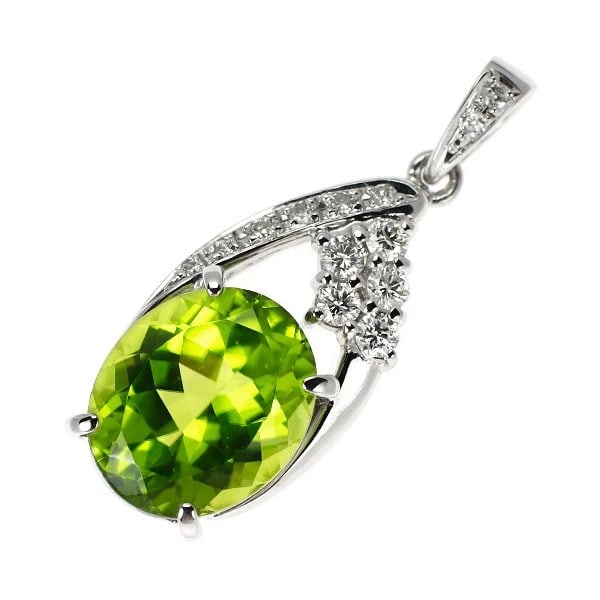 K18WG PERIDOT DIAMOND PENDANT TOP: K18WG Peridot Diamond Pendant Top Brand: None Type: pendant top Material: Metal K18WG Main Stone/Creation peridot Color: None Size: Length/Width/Diameter29.1Width/Thickness11.5 Accessories: