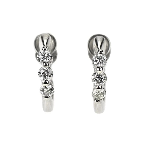 PT900 DIAMOND HOOP EARRINGS: Pt900 diamond hoop earrings Brand: None Type: earring Material: Metal Pt900 Main Stone/Creation Natural Color: None Size: Length/Width/Diameter12.0Width/Thickness2.2 Accessories: None