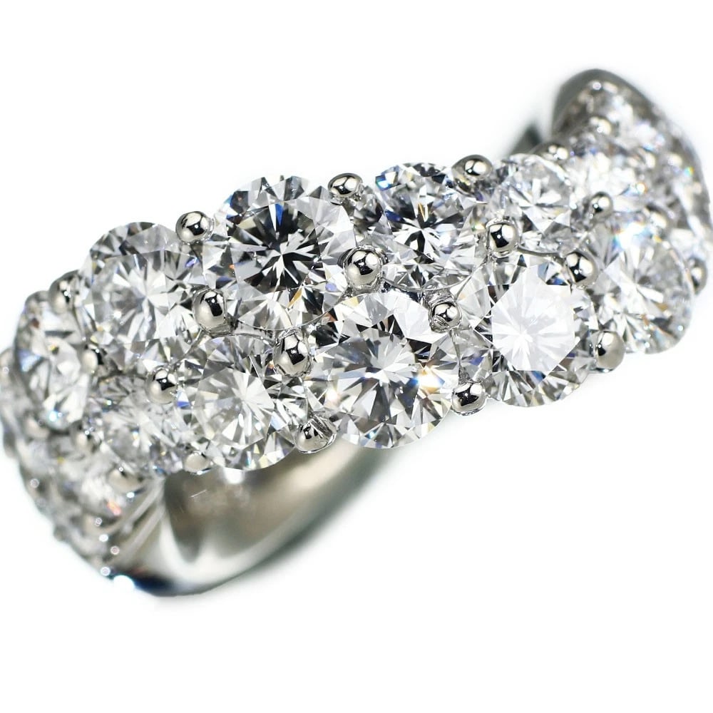 MONICKENDAM PT 900 DIAMOND RING: Monickendam Pt 900 Diamond Ring Brand: Monnickendam Type: ring Material: Metal Pt900 Main Stone/Creation Natural Color: Platinum Size: 5.25 US Accessories: None Accessories Notice: When